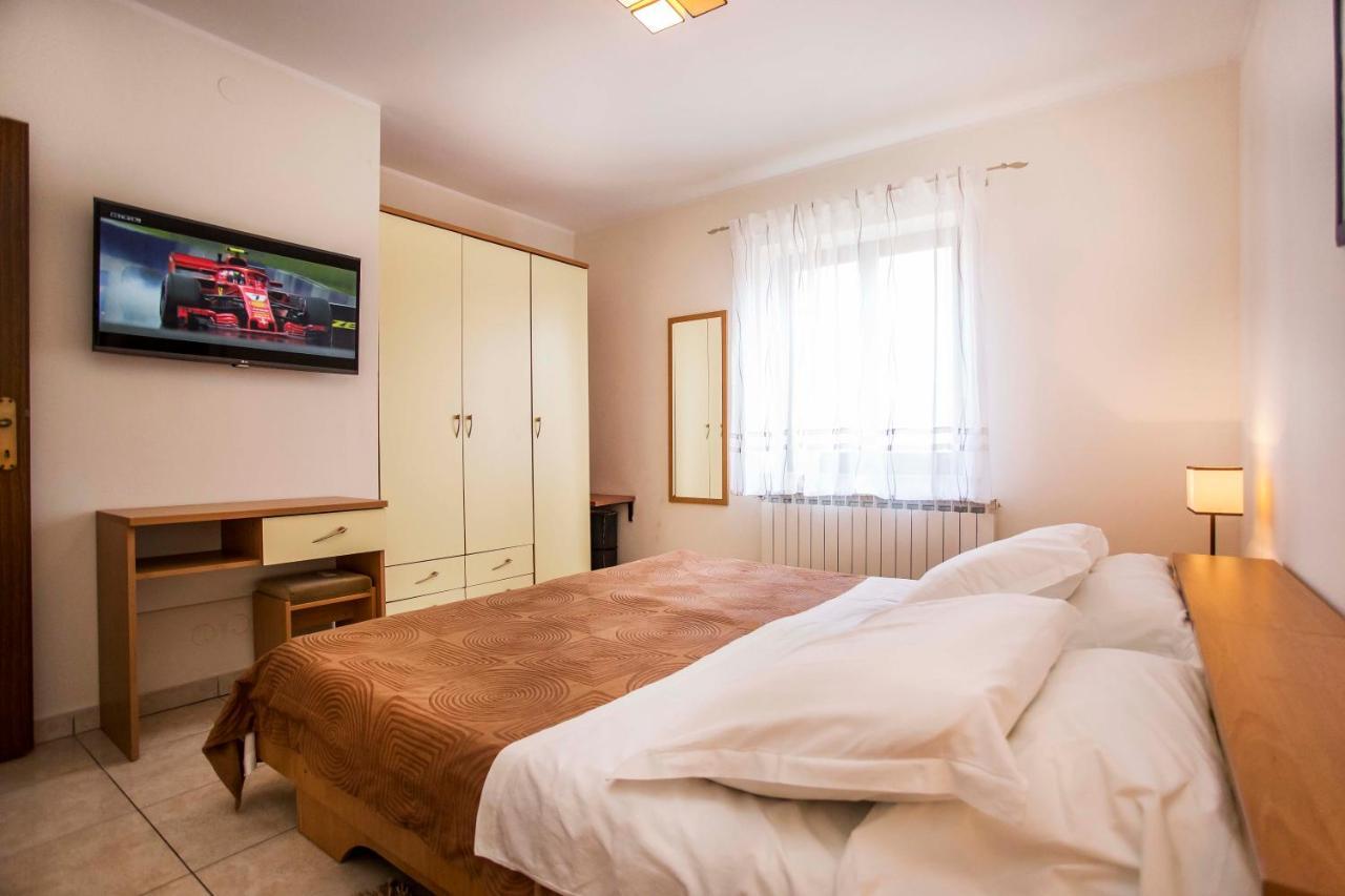 Apartments Romano Rovigno Esterno foto